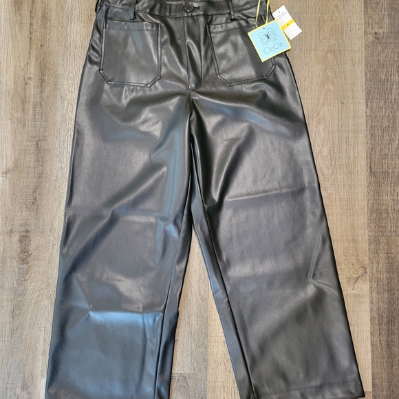 CeCe Black Wide-Leg Jumpsuit with Cropped Sophistication - Picture 2 of 12